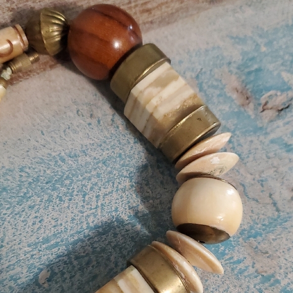 Elegant Vintage Cream and Brown Bone, wood, and brass Beaded Necklace - Picture 2 of 4